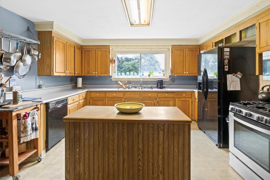 154 Goodburlet Road Henrietta, NY 14467 - Photo 10 of 31