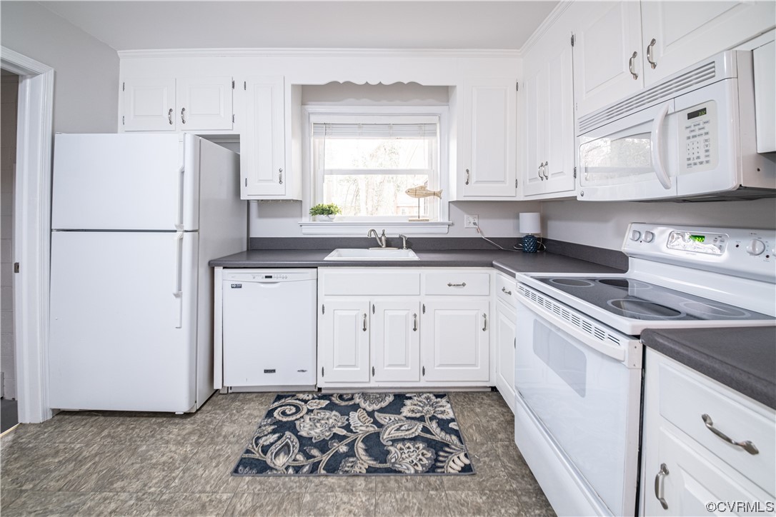 10201 Glendye Road Richmond, VA 23235 - Photo 18 of 50 a kitchen with granite countertop a refrigerator sink stove and cabinets
