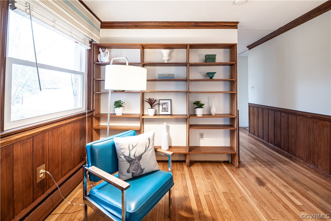 10201 Glendye Road Richmond, VA 23235 - Photo 23 of 50 a living room with furniture and a window
