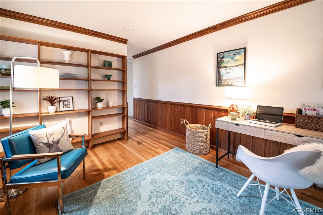 10201 Glendye Road Richmond, VA 23235 - Photo 27 of 50 a living room with furniture