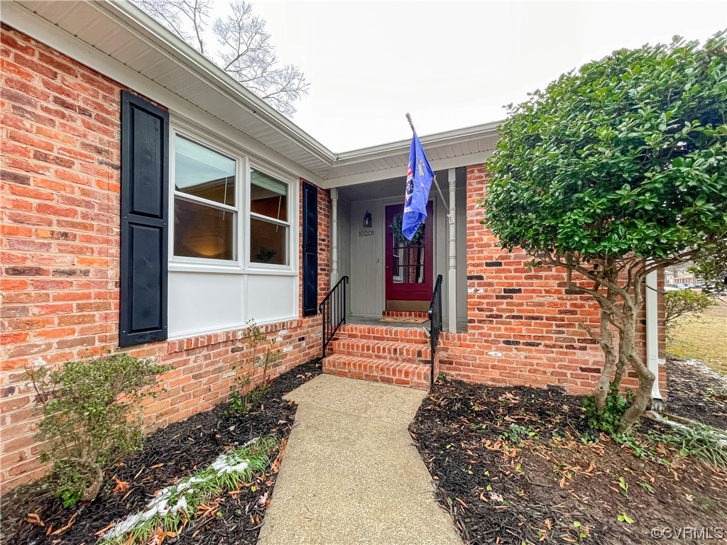 10201 Glendye Road Richmond, VA 23235 - Photo 3 of 50 a front view of a house with a yard