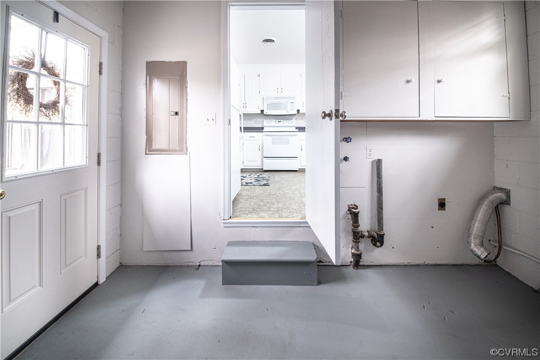 10201 Glendye Road Richmond, VA 23235 - Photo 47 of 50 a view of a kitchen with refrigerator and window
