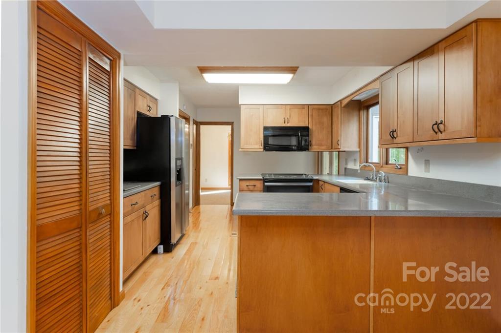 35 Spring Lane Fairview, NC 28730 - Photo 17 of 48 Gallery Image 17