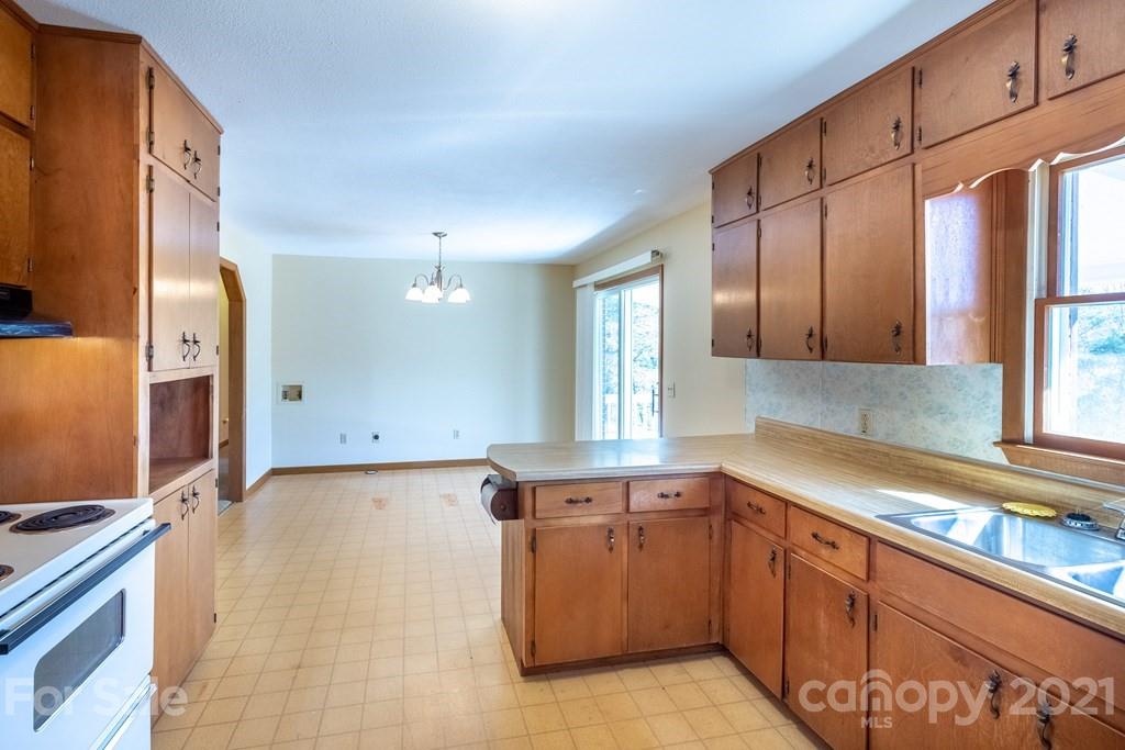 135 Monroe Buchanan Road Sylva, NC 28779 - Photo 5 of 42 Gallery Image 5