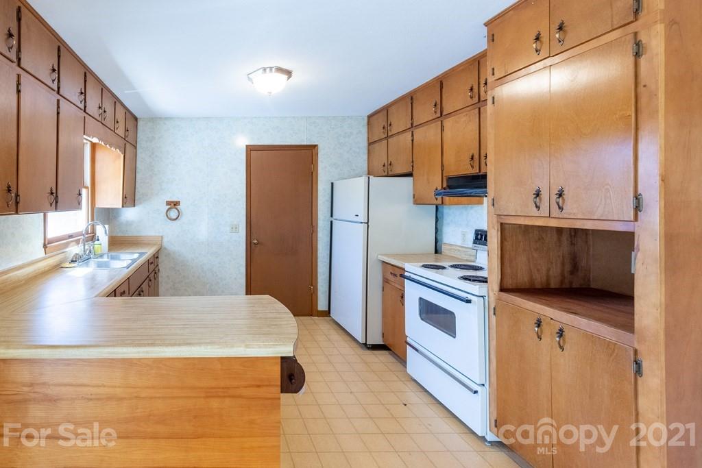 135 Monroe Buchanan Road Sylva, NC 28779 - Photo 6 of 42 Gallery Image 6
