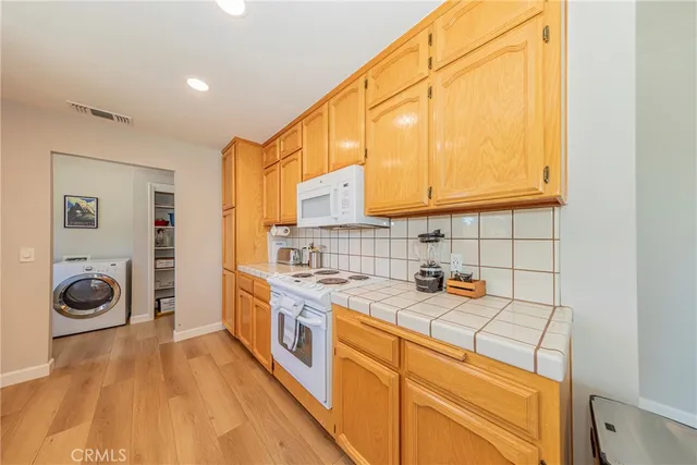 a en suite bathroom with a double vanity sink and a mirror