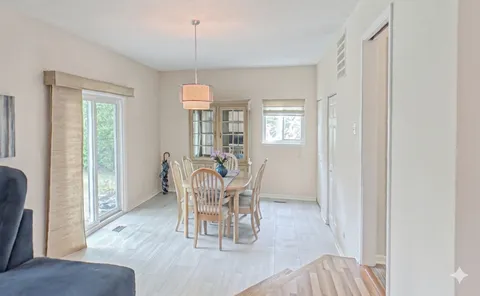 $419,900 | 852 East Anderson Drive, Palatine, IL 60074