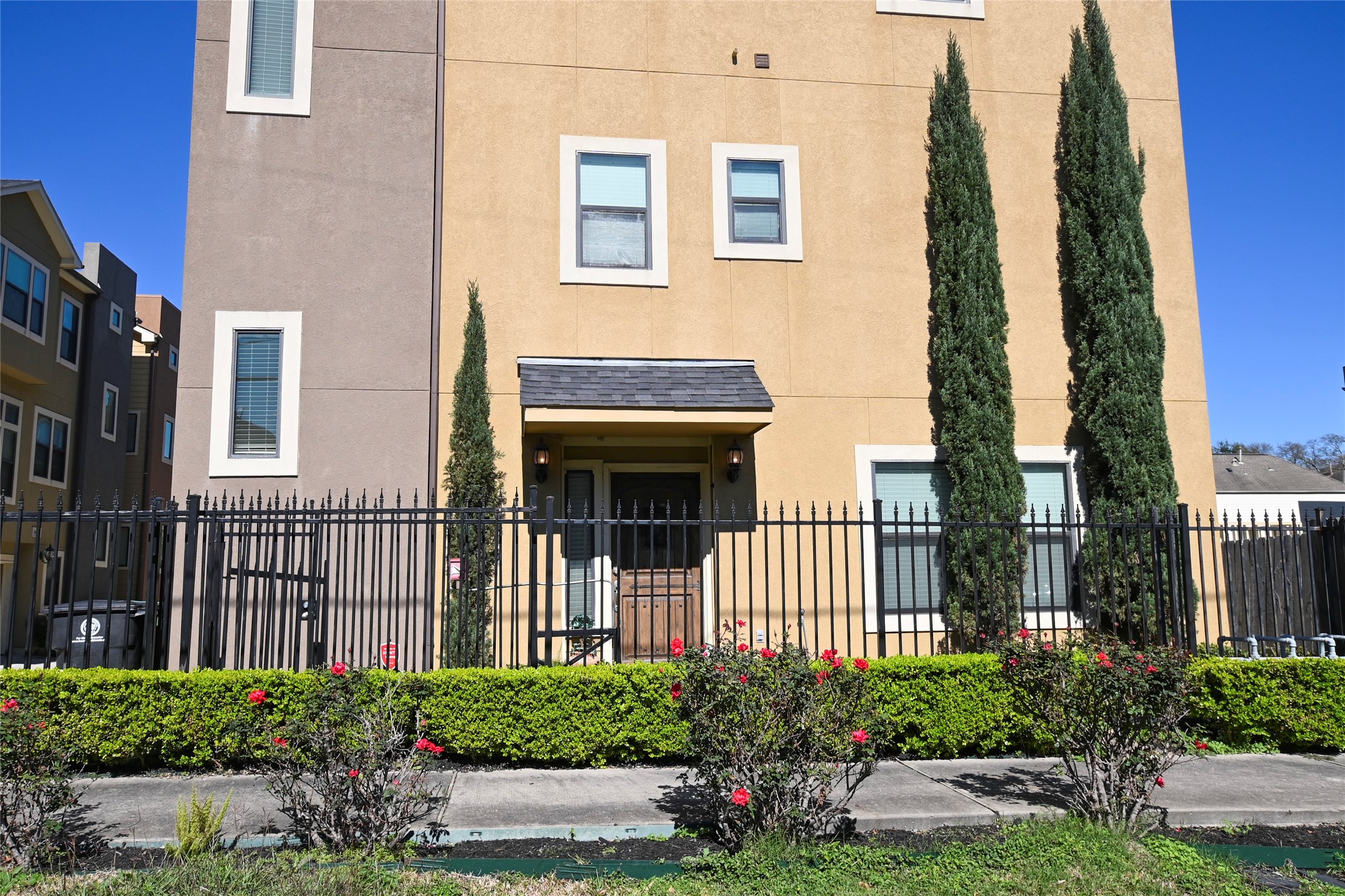 1601 West 24th Street, Unit A Houston, TX 77008 - Photo 2 of 28 a house view with a garden space