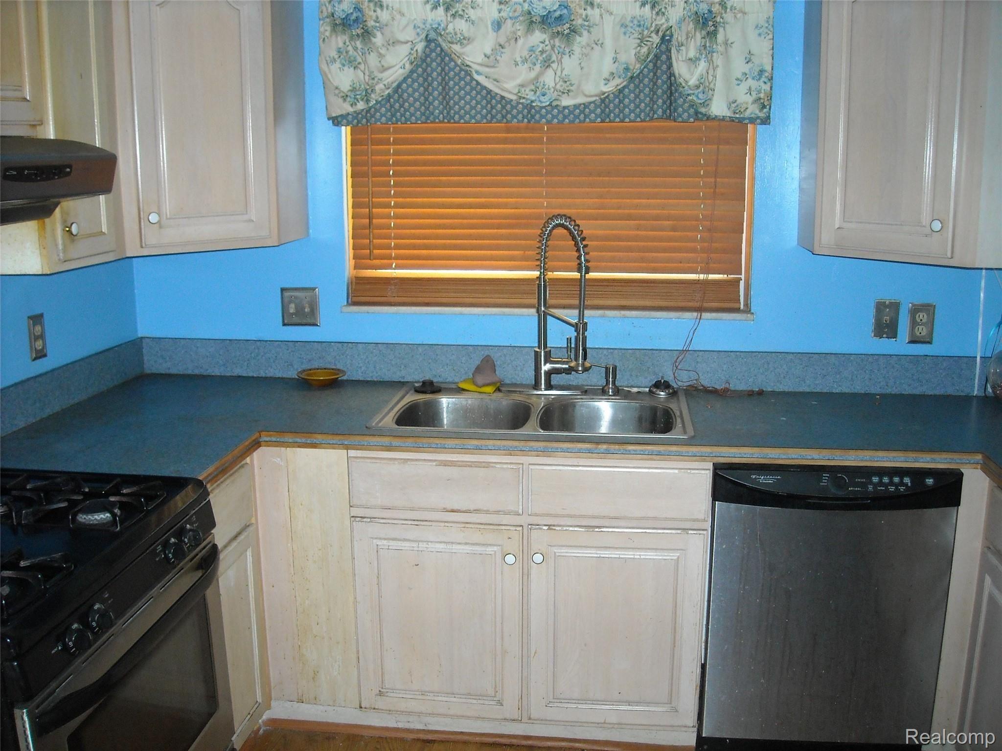 5123 East Mt Morris Road Mount Morris, MI 48458 - Photo 4 of 15 Kitchen