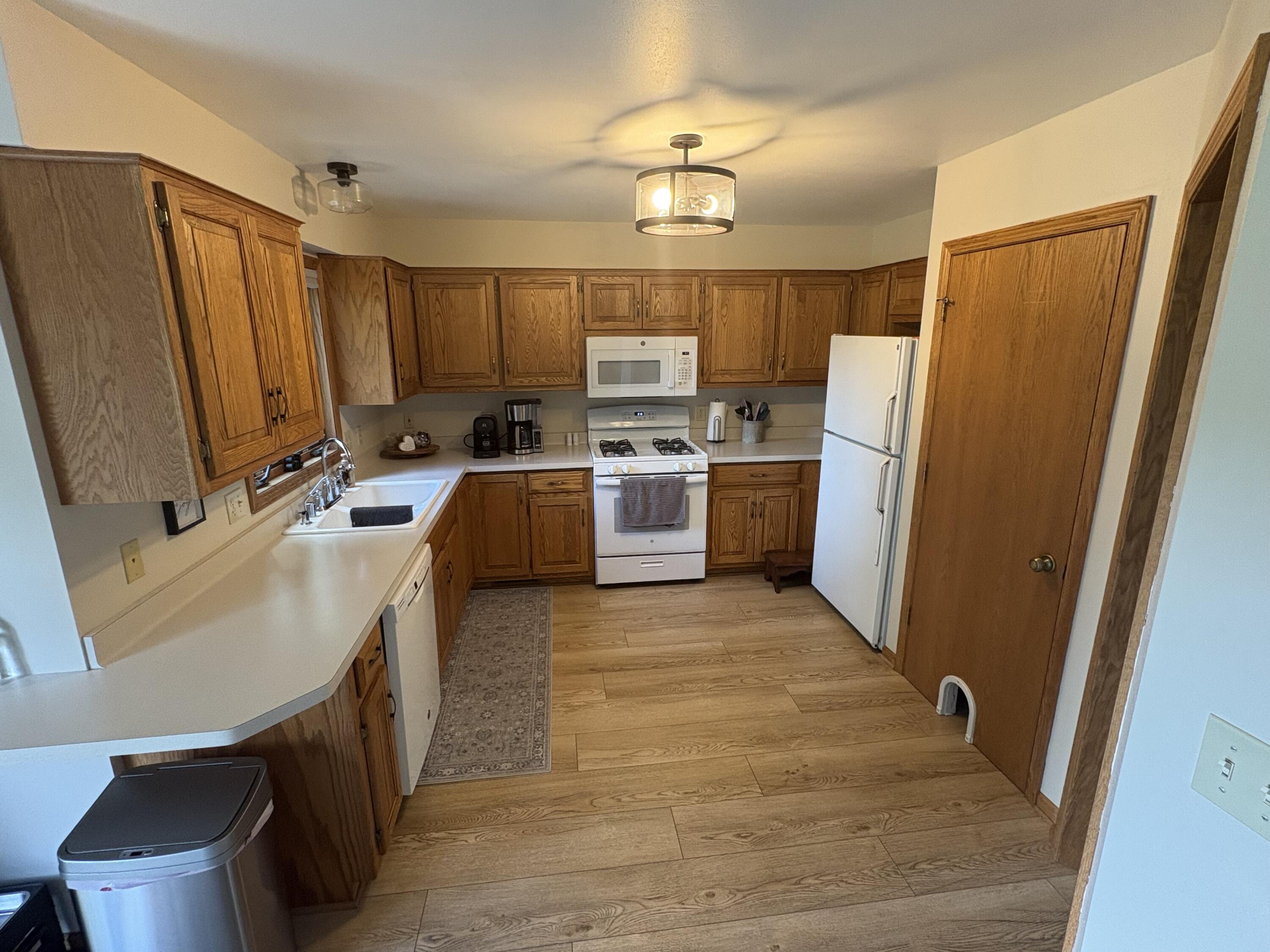 N170W19981 Willow Ridge Drive Jackson, WI 53037 - Photo 4 of 15 kitchen