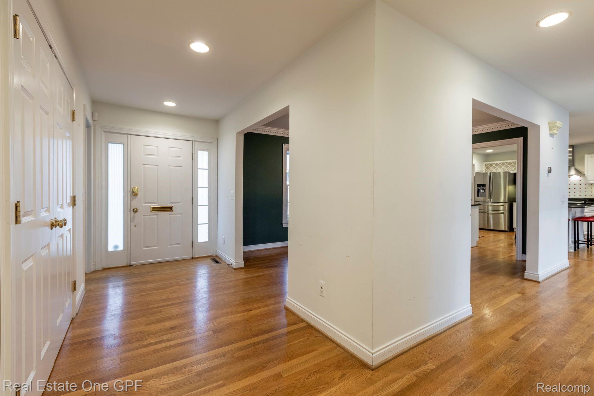 423 Barclay Rd-4.jpg