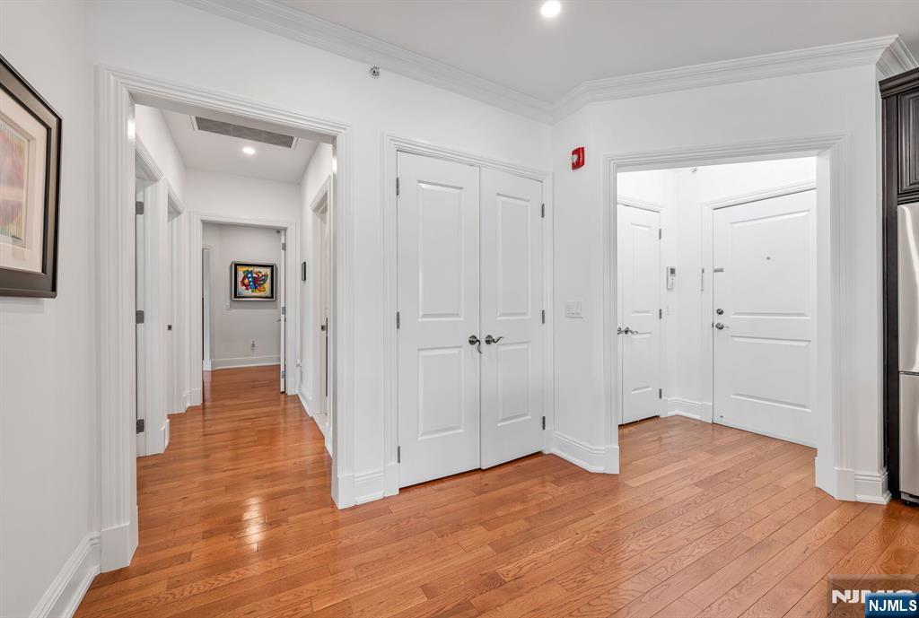 1302 Rio Vista Lane Northvale, NJ 07647 - Photo 2 of 39