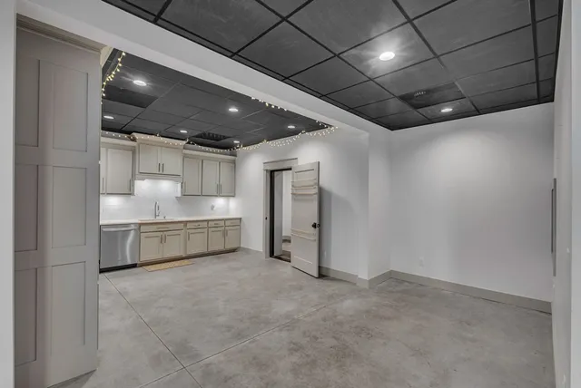 a view of empty room with windows