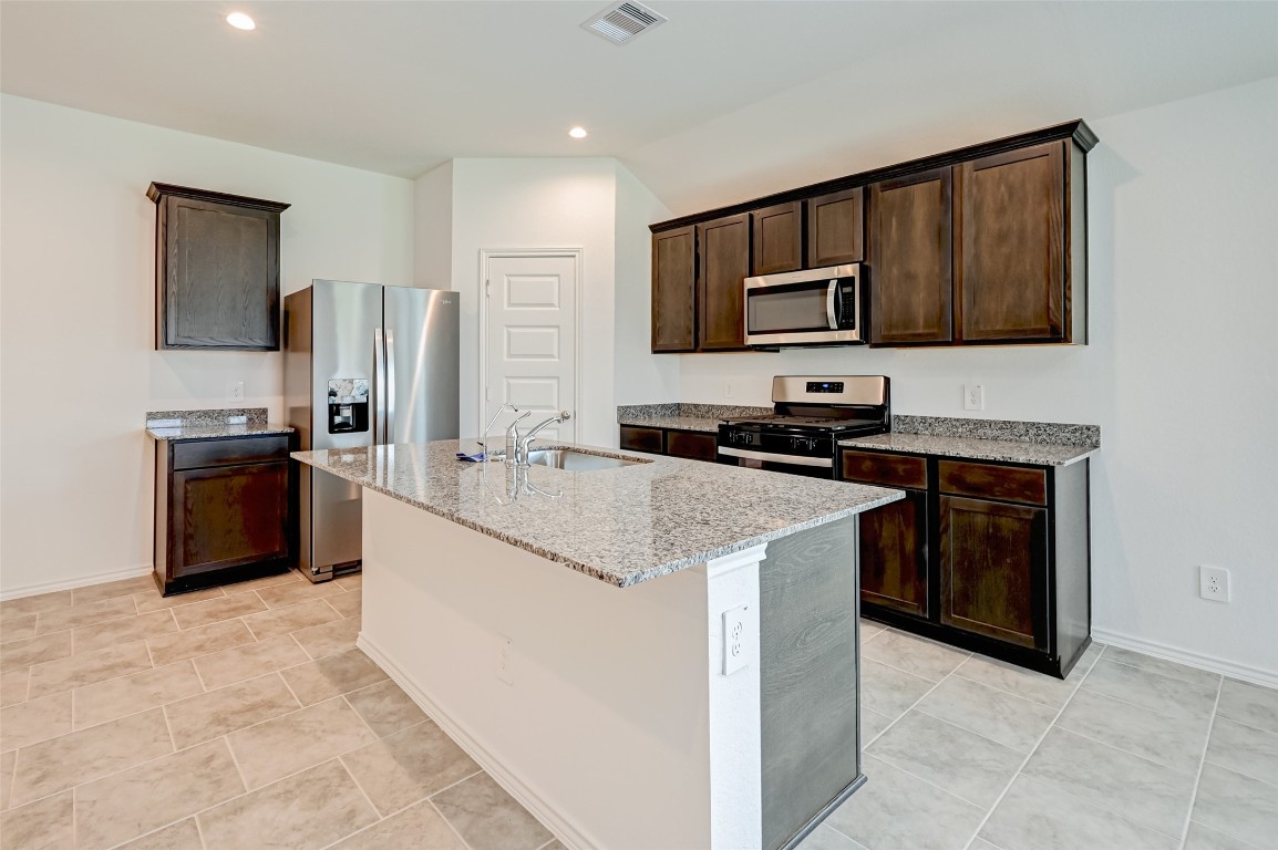 7531 Cynomys Court Rosharon, TX 77583 - Photo 17 of 49