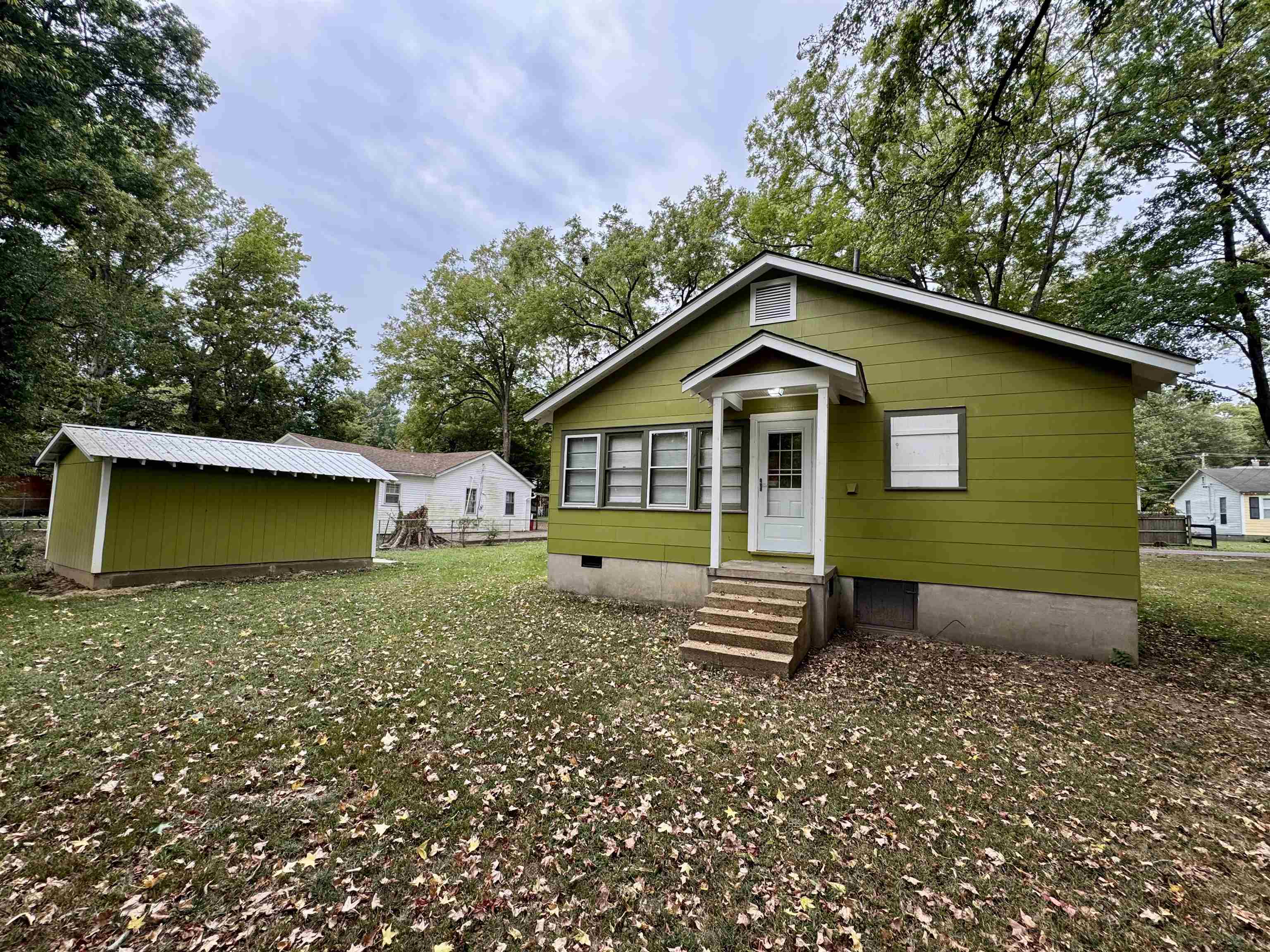 624 Fyfe Street Covington, TN 38019 - Photo 5 of 15 a front view of a house with garden