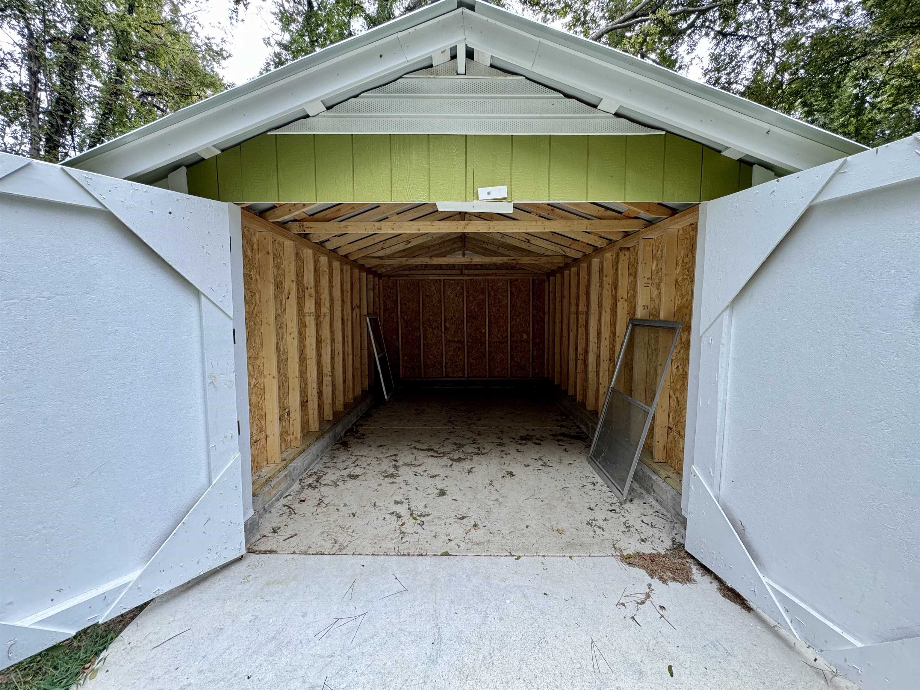 624 Fyfe Street Covington, TN 38019 - Photo 7 of 15 a view of small pool with a table and chairs under an umbrella