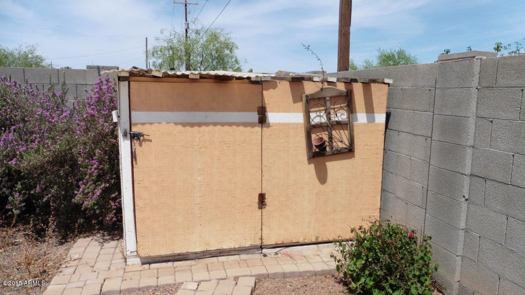 2558 East Roeser Road Phoenix, AZ 85040 - Photo 20 of 27 2558 E Roeser Rd Phx 25