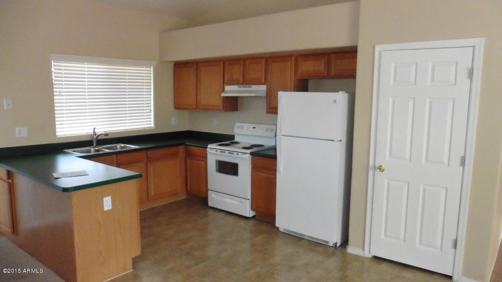 2558 East Roeser Road Phoenix, AZ 85040 - Photo 3 of 27 2558 E Roeser Rd Phx 07