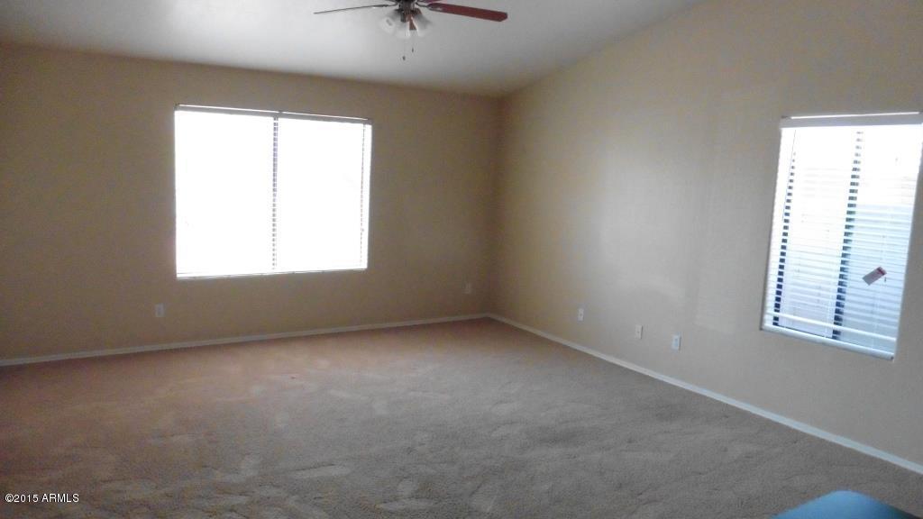 2558 East Roeser Road Phoenix, AZ 85040 - Photo 4 of 27 2558 E Roeser Rd Phx 08