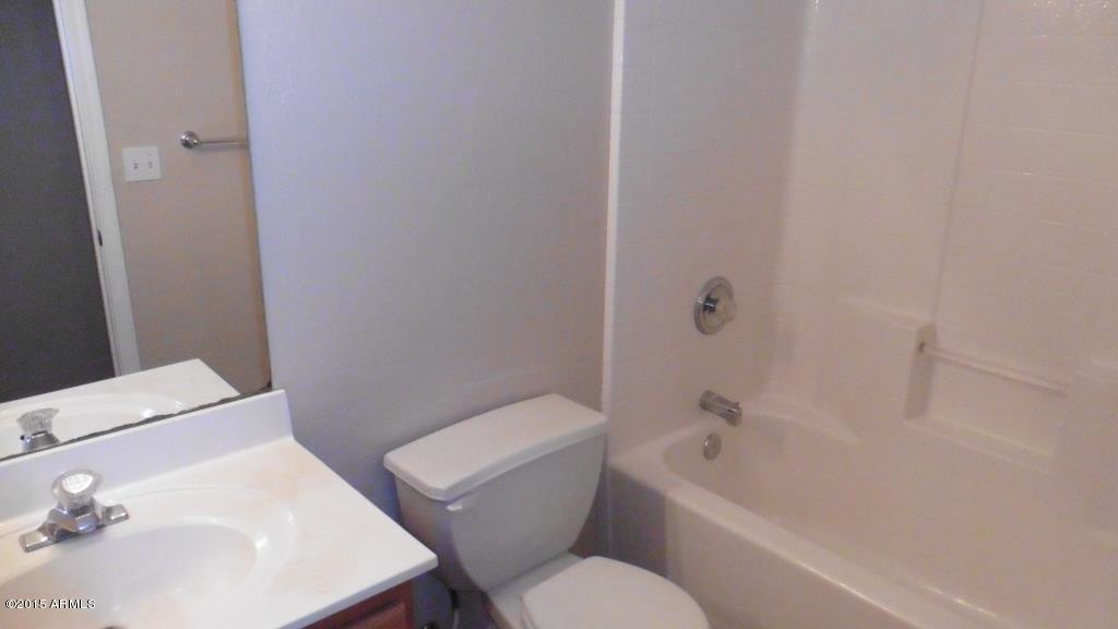 2558 East Roeser Road Phoenix, AZ 85040 - Photo 10 of 27 2558 E Roeser Rd Phx 14