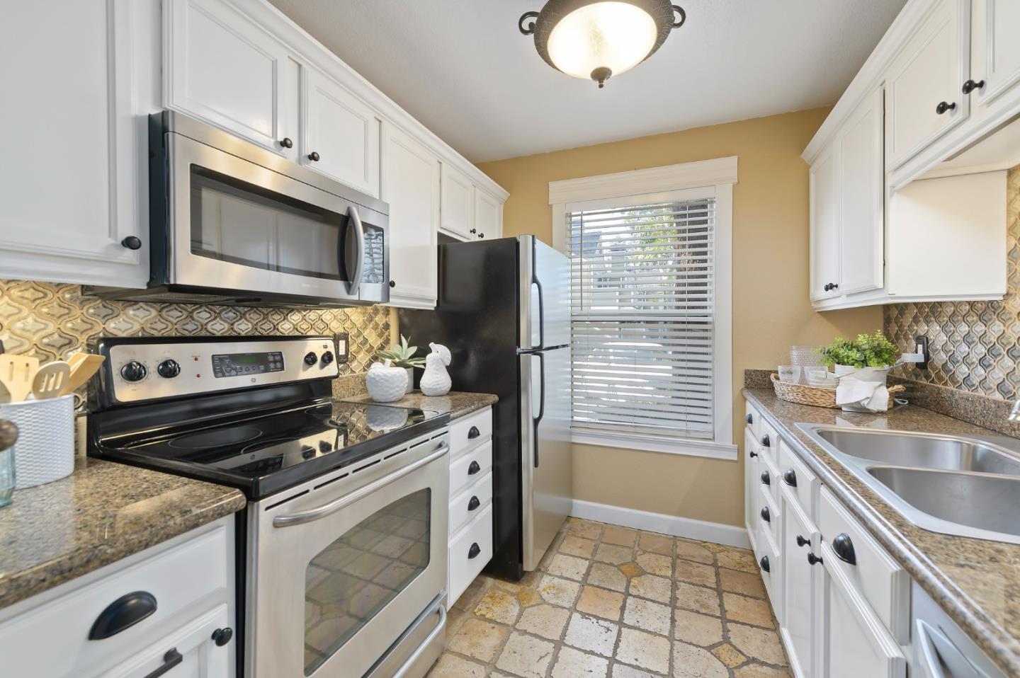 160 Reflections Drive, Unit 14 San Ramon, CA 94583 - Photo 8 of 19 Gallery Image 8