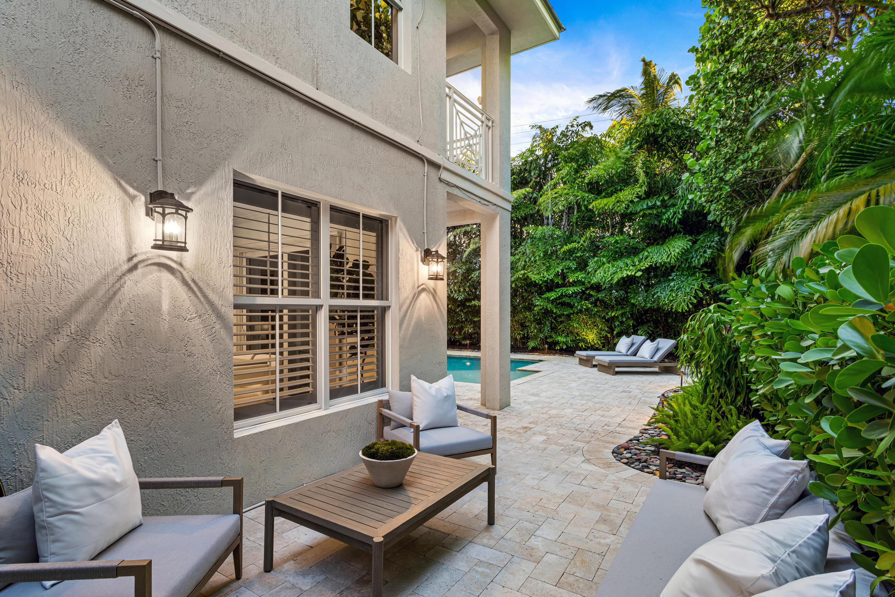 391 East Boca Raton Road Boca Raton, FL 33432 - Photo 25 of 26 a view of a house with backyard and sitting area