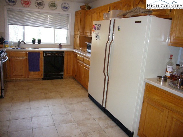 131 Raven Road Beech Mountain, NC 28604 - Photo 12 of 35 Gallery Image 12
