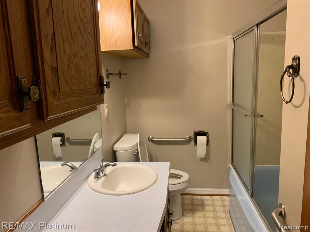 209 Riddle Street Howell, MI 48843 - Photo 6 of 8