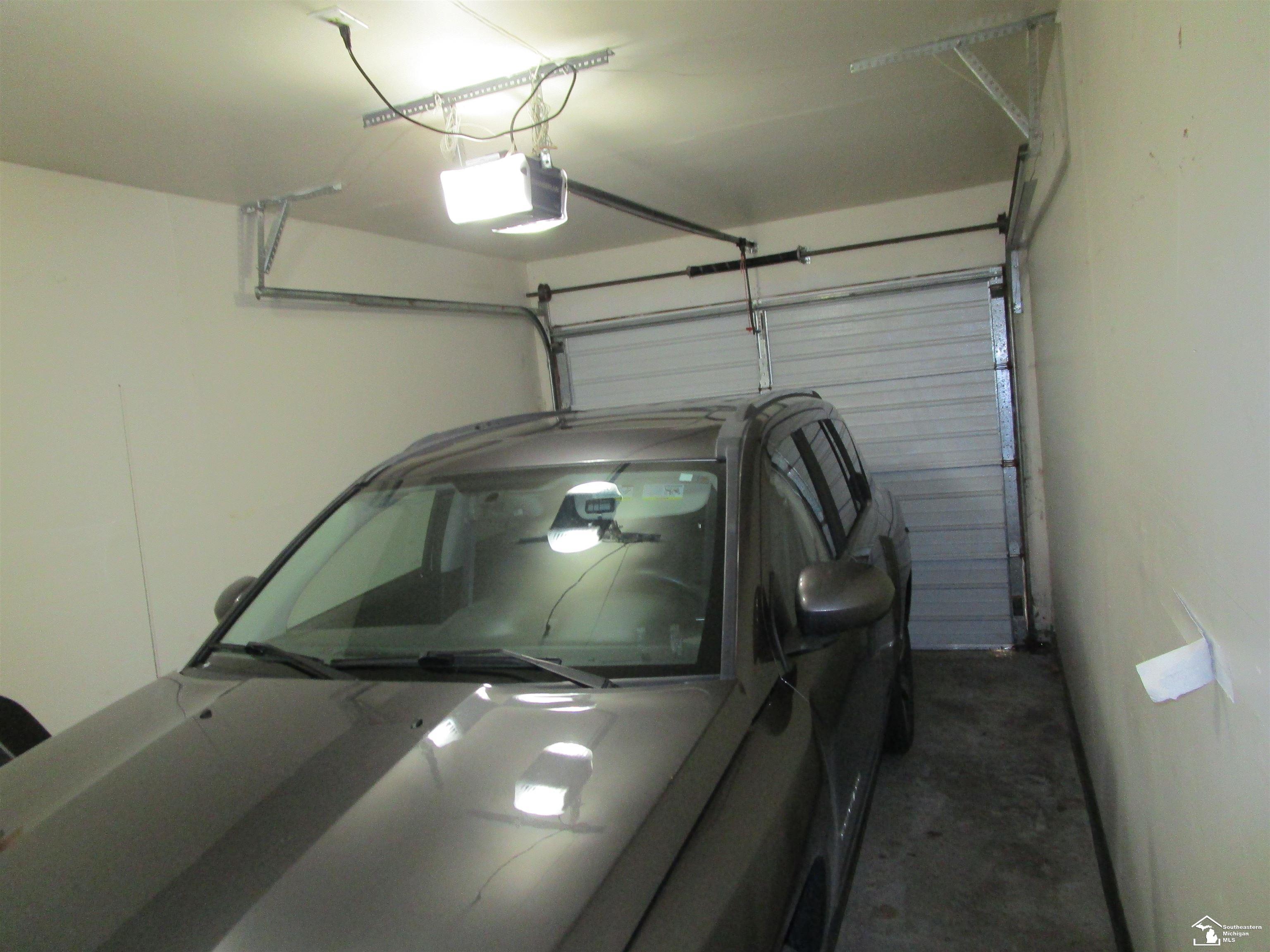 42482 Saratoga Road Canton, MI 48187 - Photo 26 of 30 Garage