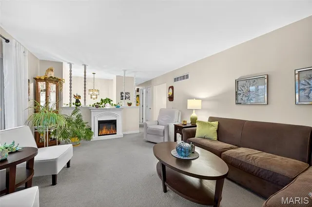 $290,000 | 521 Norwich Drive, St. Charles, MO 63301