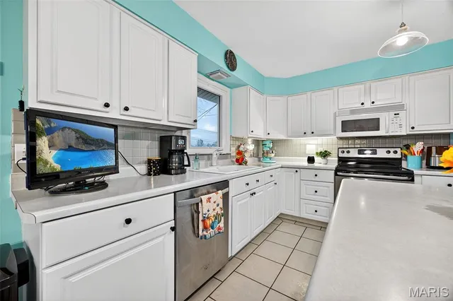 $290,000 | 521 Norwich Drive, St. Charles, MO 63301