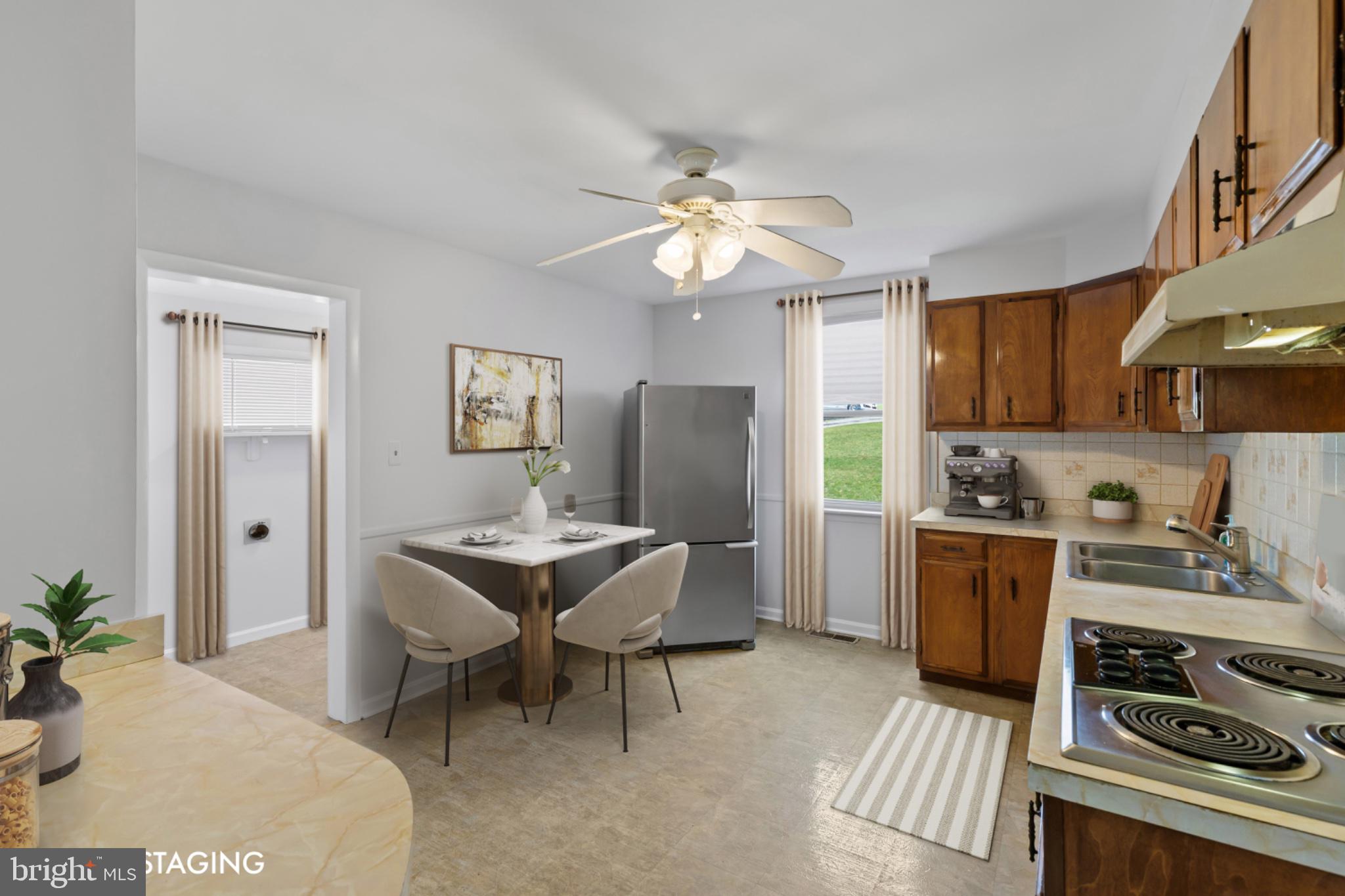 7508 Riddle Avenue Baltimore, MD 21224 - Photo 11 of 25 Bright and inviting kitchen space.
