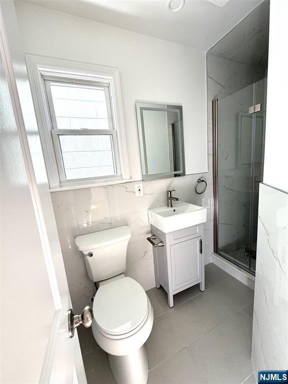119 Bergen Street Harrison, NJ 07029 - Photo 13 of 13 a bathroom with a sink toilet and mirror