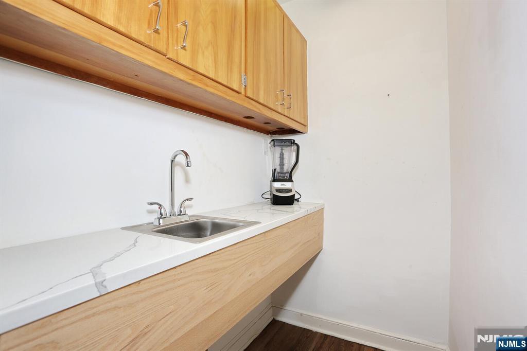 328 West Ridgewood Avenue Ridgewood, NJ 07450 - Photo 27 of 49