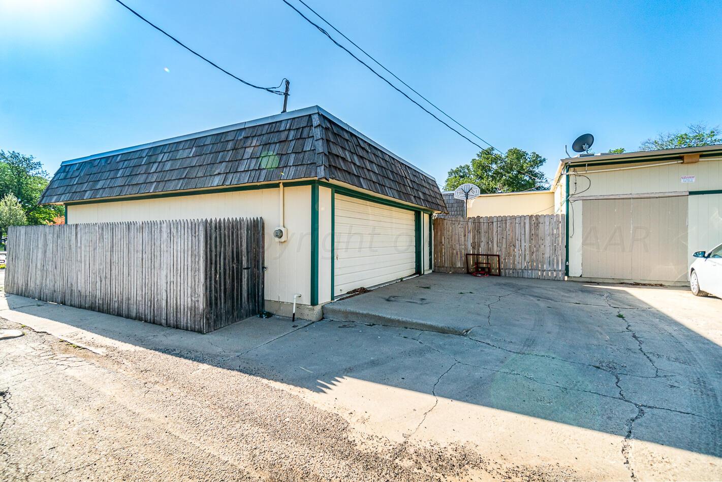 6100 Belpree Road Amarillo, TX 79106 - Photo 29 of 29 Garage