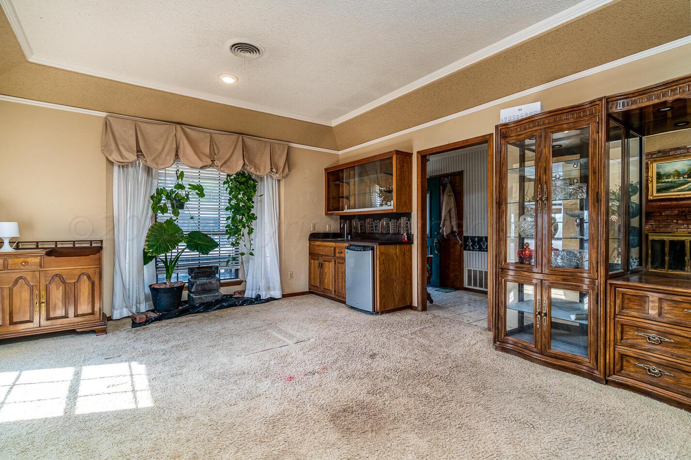 6100 Belpree Road Amarillo, TX 79106 - Photo 8 of 29 Front Living Area View 3