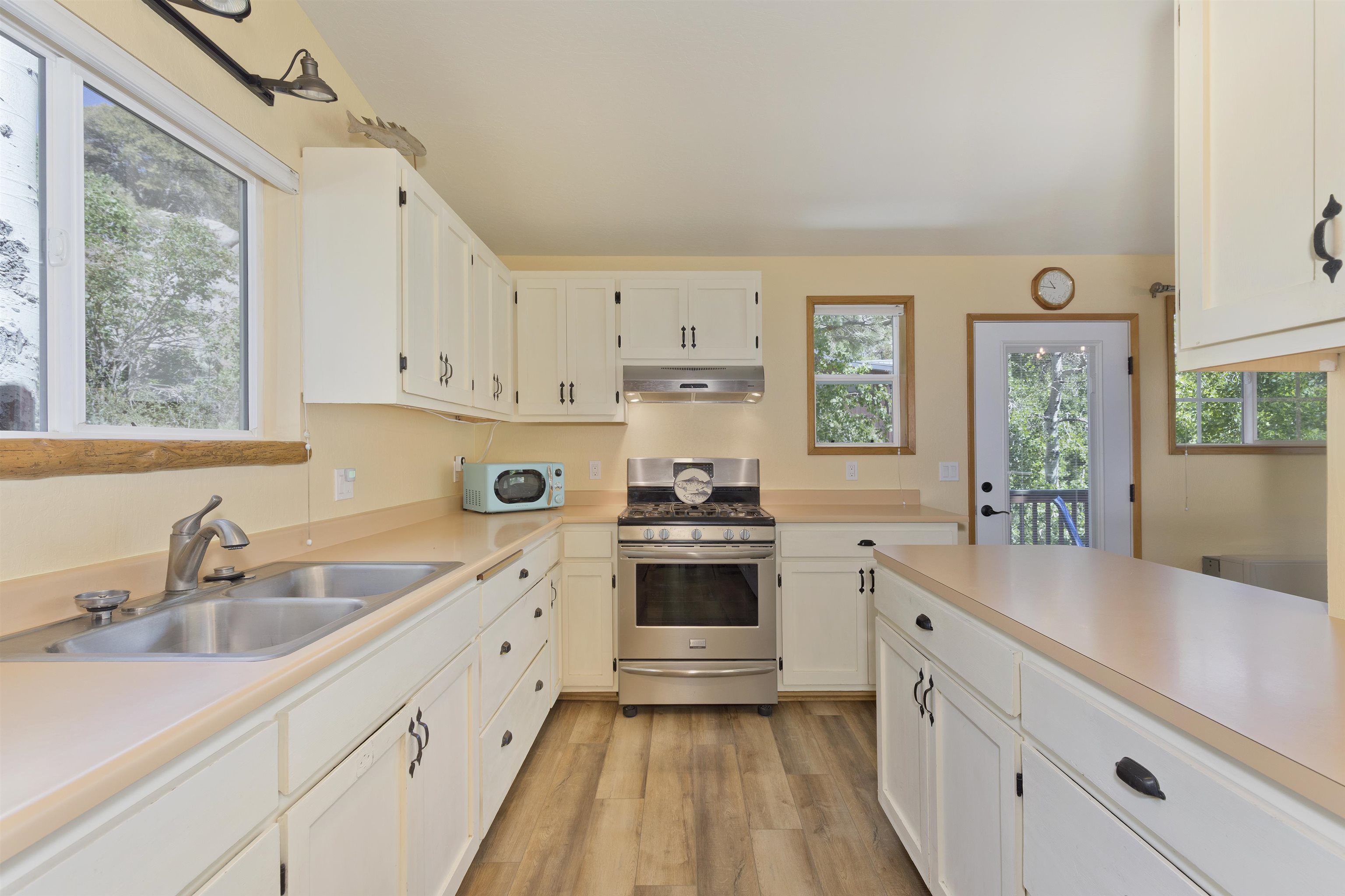 379 Forest Road June Lake, CA 93529 - Photo 17 of 34 Gallery Image 17