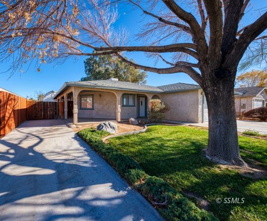 336 North Kern Street Ridgecrest, CA 93555 - Photo 3 of 35 a front view of a house with garden