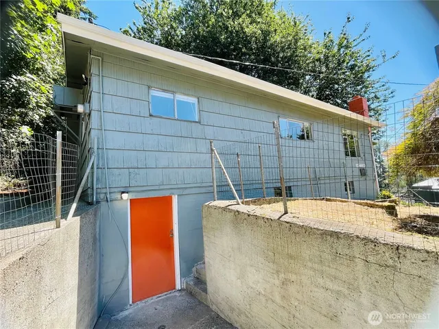 $545,000 | 15460 65th Avenue South, Tukwila, WA 98188