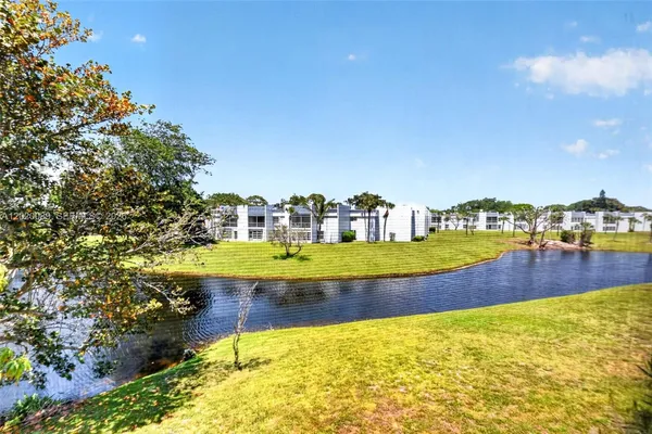 $139,900 | 2901 Fiore Way, Unit 2020, Delray Beach, FL 33445
