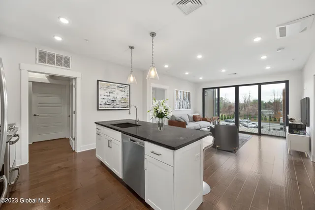 $3,000 | 116 West Avenue, Unit 206, Saratoga Springs, NY 12866