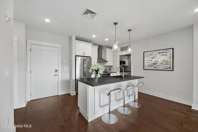 $3,000 | 116 West Avenue, Unit 206, Saratoga Springs, NY 12866