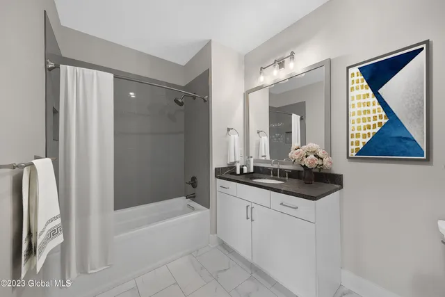 $3,000 | 116 West Avenue, Unit 206, Saratoga Springs, NY 12866