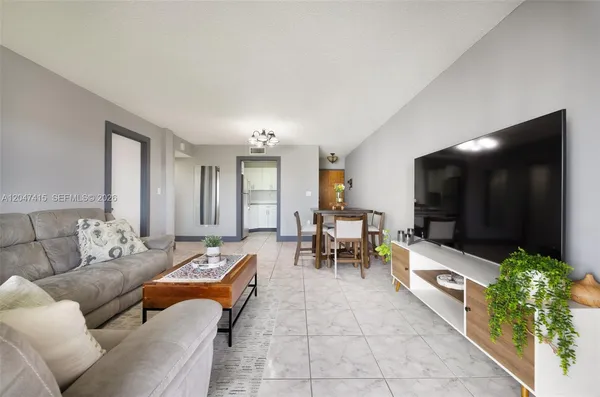 $250,000 | 1300 Southwest 122nd Avenue, Unit 411B2, Miami, FL 33184