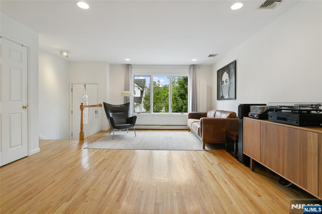 245 Knox Avenue Cliffside Park, NJ 07010 - Photo 5 of 31