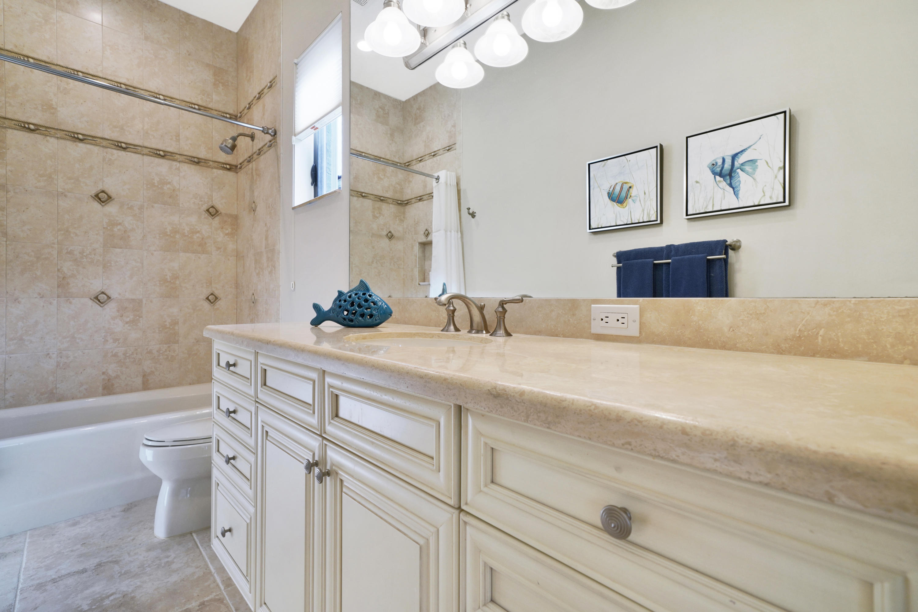 17784 Villa Club Way Boca Raton, FL 33496 - Photo 34 of 63 GUEST BATH