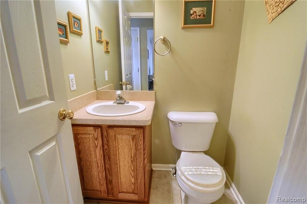 2236 Avon Lake Lane Rochester Hills, MI 48307 - Photo 15 of 30