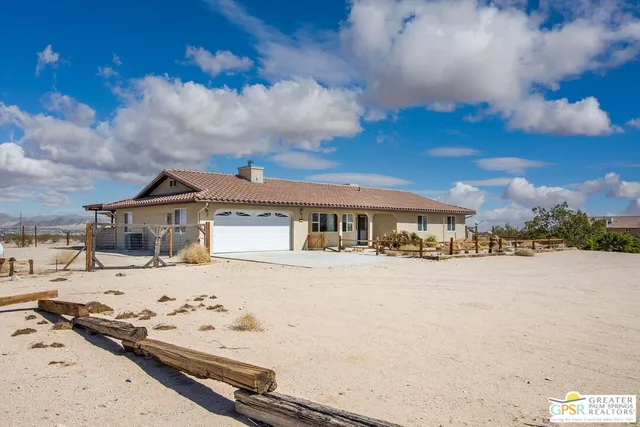 a view of a terrace yard