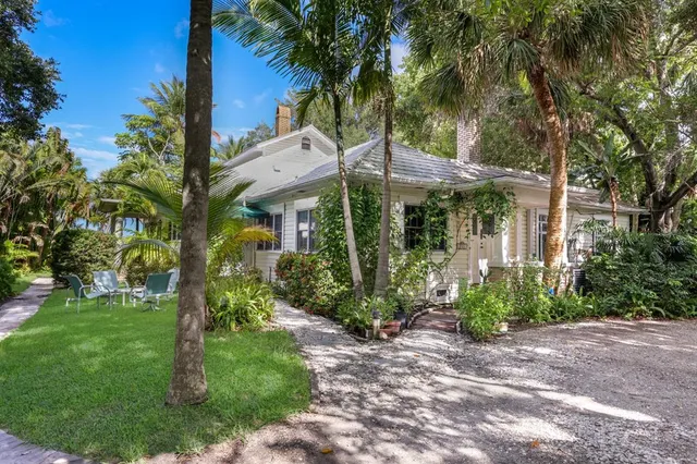 $3,995,000 | 3301 Bay Shore Road, Sarasota, FL 34234