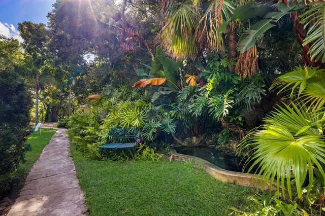 $3,995,000 | 3301 Bay Shore Road, Sarasota, FL 34234